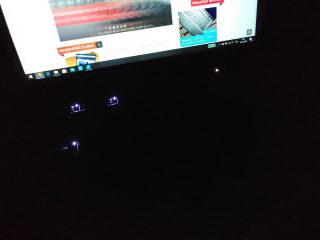 Od roku 2018 jsou diody čistě bílé (ThinkPad X13 Gen 1).