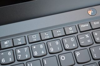 Nové klávesy pro ovládání hovoru.