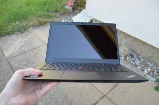 Lehká a pevná konstrukce by měla zvládnout náročnější zacházení.