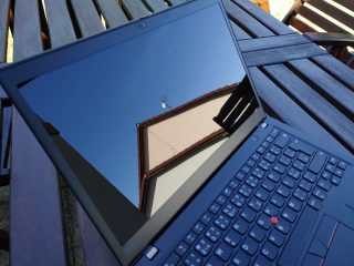 Vrcholové konfigurace s QHD displejem potěší 100% barevným pokrytím DCI-P3, panel je ale bohužel lesklý.