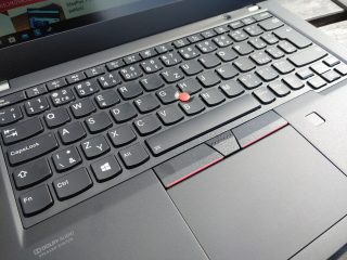 Klávesy mají nižší zdvih.