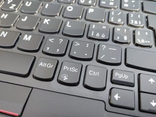 Některé klávesy jsou zmenšené, což vyžaduje chvilku zvyku.