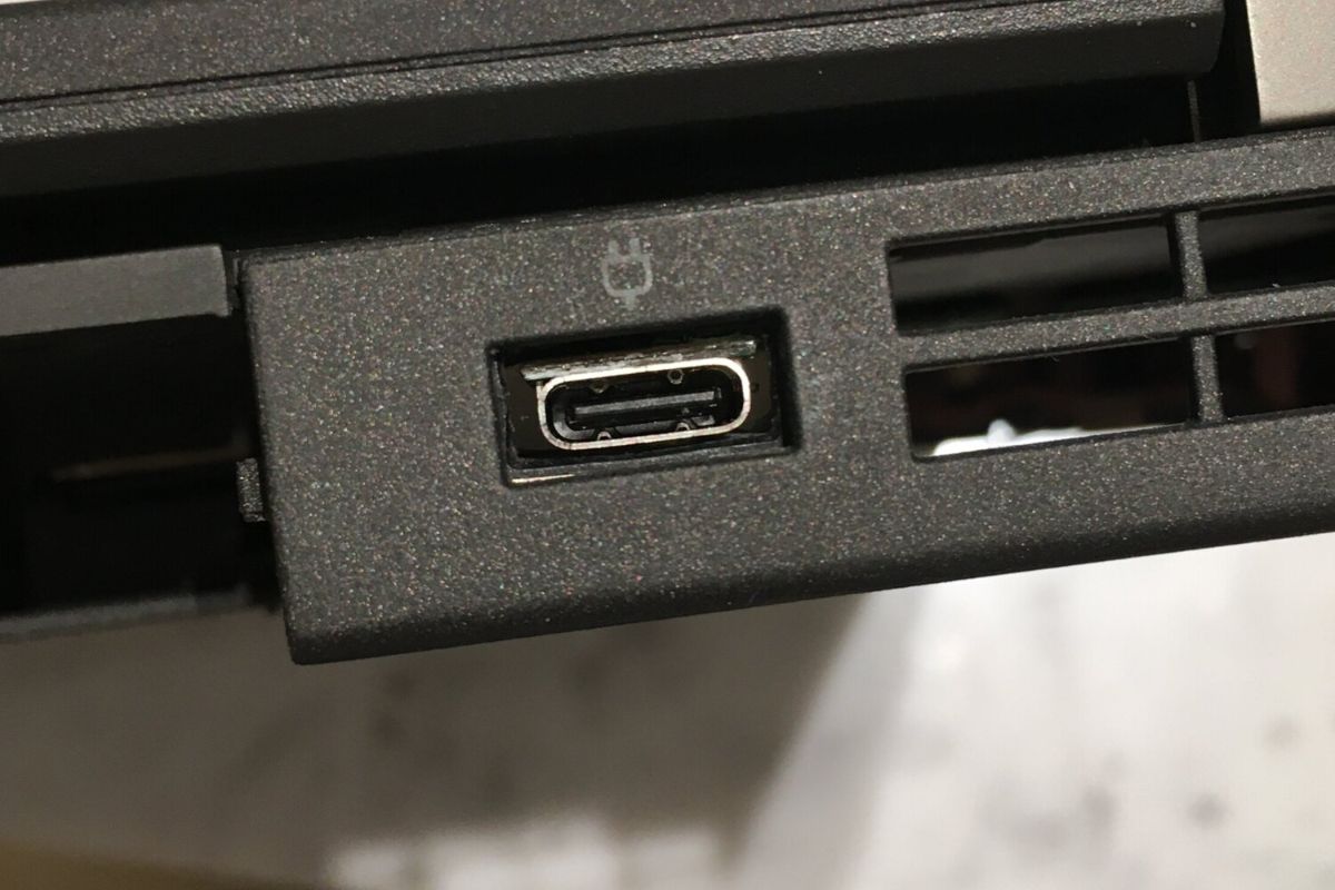 USB-C mod, ThinkPad T440p. Zdroj: Reddit