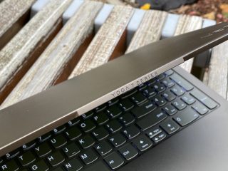 Lenovo Yoga Creator 7-15IMH05 foto 003