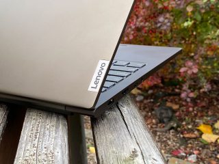 Lenovo Yoga Creator 7-15IMH05 foto 007