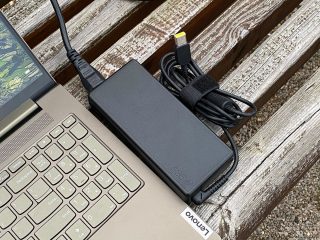 Lenovo Yoga Creator 7-15IMH05 foto 023