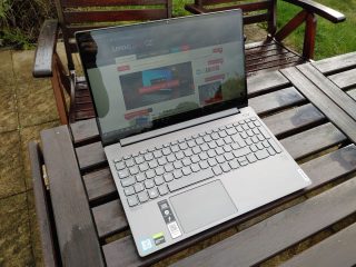 lenovo-yoga-s740-15irl-displej-venku1
