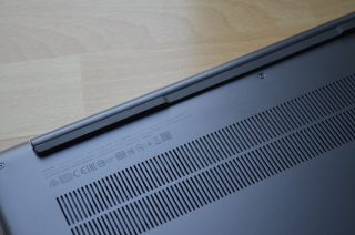 lenovo-yoga-s740-15irl-gumova-nozicka