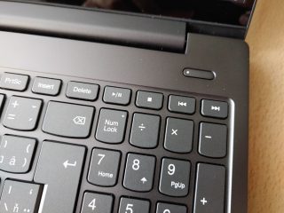 lenovo-yoga-s740-15irl-klavesy-multimedia