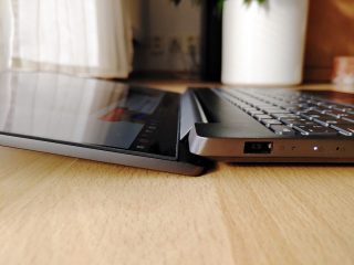 lenovo-yoga-s740-15irl-opirani-viko