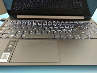 lenovo-yoga-s740-15irl-podsviceni-klavesnice