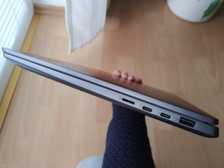 lenovo-yoga-s740-15irl-pravy-bok
