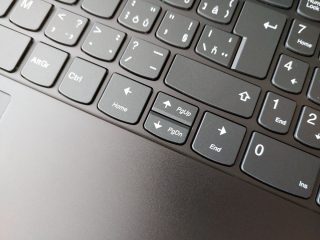 lenovo-yoga-s740-15irl-sipky