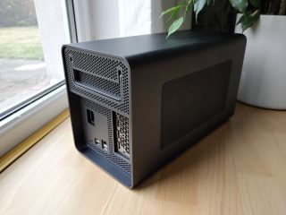 Pohled na box pro externí grafiku Lenovo Bootstation.