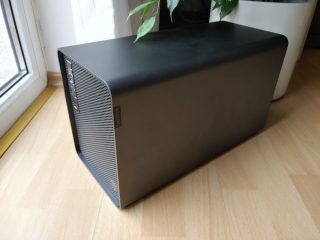 Design Lenovo Bootstation odpovídá řadě Legion.