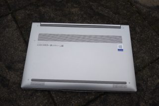 Pohled na vanu notebooku.