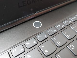 čtečka otisku prstu v zapínacím tlačítku