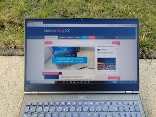 Lenovo Legion Creator 7 - displej venku