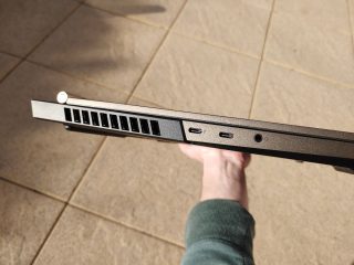 Lenovo Legion Creator 7 – levý bok