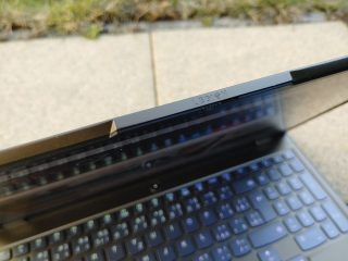 Lenovo Legion Creator 7 – logo ve víku