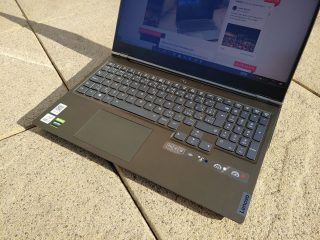 Detail klávesnice Lenovo Legion Creator 7