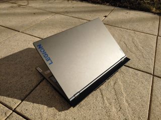 Zadní strana Lenovo Legion Creator 7