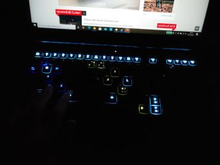 Lenovo Legion Creator 7 – podsvícení funkčních kláves při stisku Fn