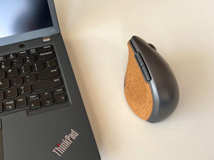 Lenovo Go Wireless Vertical Mouse: vertikální myš z korku (recenze)