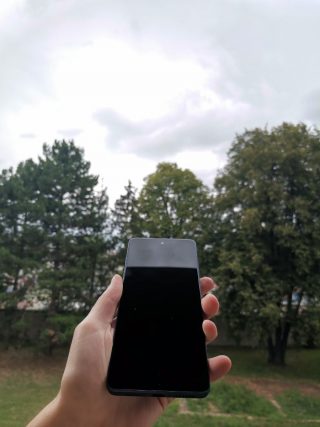 Přední strana telefonu