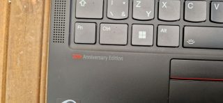 30th Anniversary Edition u klávesnice