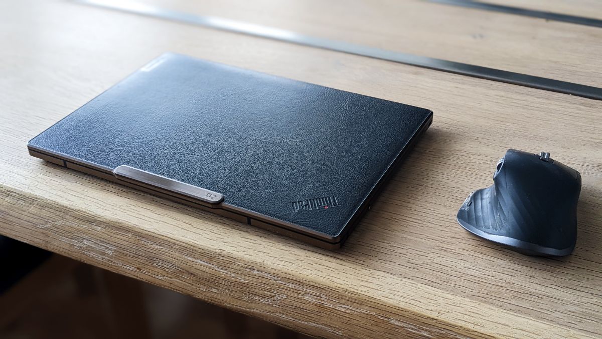 ThinkPad Z13 - kovové víko 