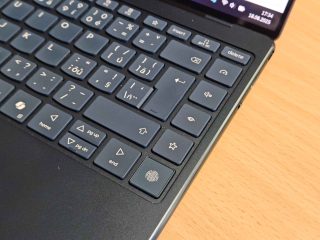 Lenovo Yoga Slim 14 - 17